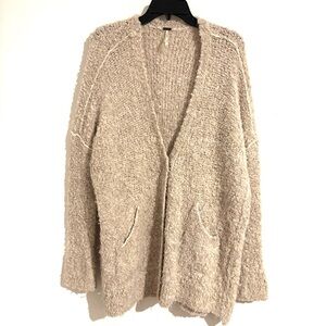 Free People Sz XS Oversized Cream boucle cardigan with pockets Cozy Cream